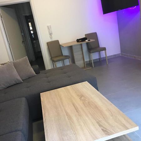 Apartment To Rent พูลา ภายนอก รูปภาพ